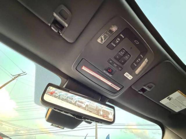 Photo of 2022 Midnight Black Metallic Toyota Sienna