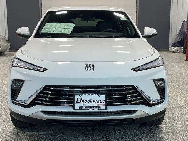 Photo of 2025 Summit White Buick Envista