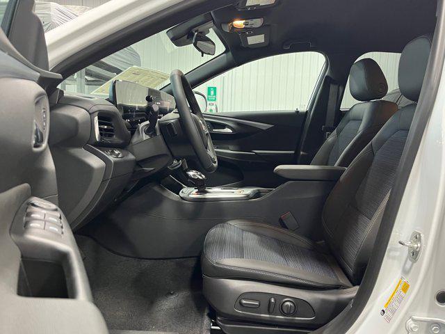 Photo of 2025 Summit White Buick Envista