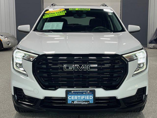 Photo of 2022 Summit White GMC Terrain