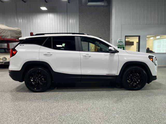 Photo of 2022 Summit White GMC Terrain