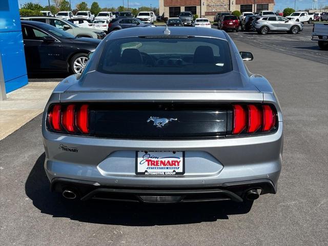 Photo of 2022 Silver Metallic Ford Mustang