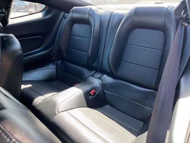 Photo of 2022 Silver Metallic Ford Mustang