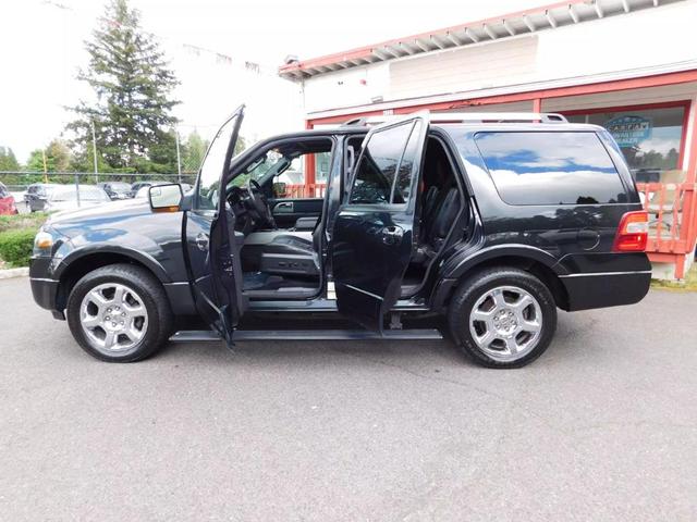 Photo of 2013 Tuxedo Black Metallic Ford Expedition