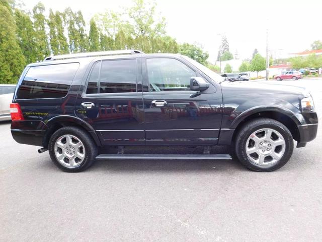 Photo of 2013 Tuxedo Black Metallic Ford Expedition