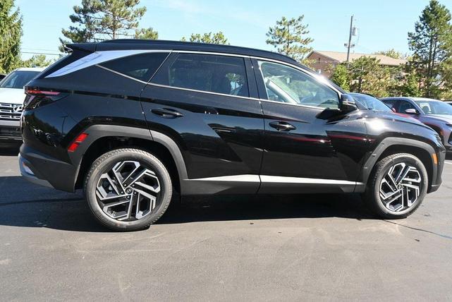 Photo of 2025 Black Hyundai TUCSON