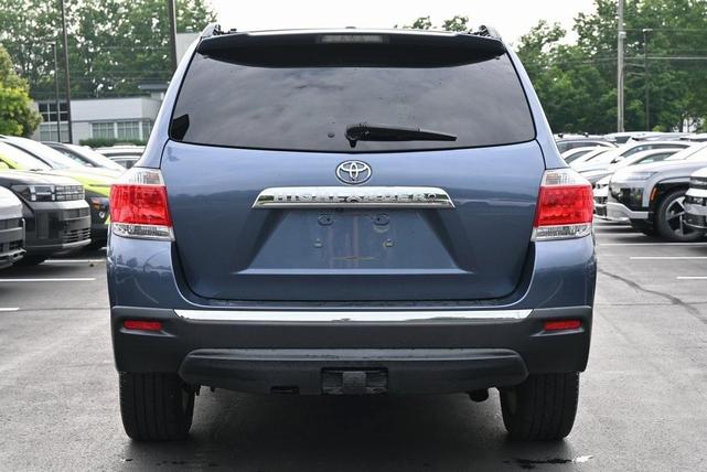 Photo of 2013 Shoreline Blue Metallic Toyota Highlander