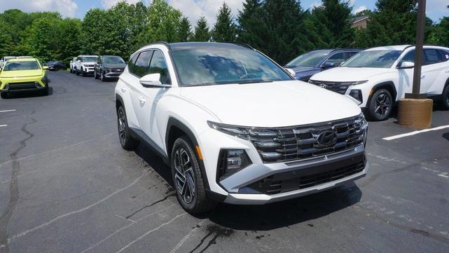 Photo of 2025 White Hyundai TUCSON