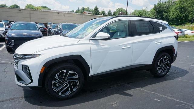 Photo of 2025 White Hyundai TUCSON