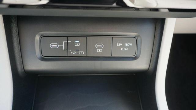 Photo of 2025 White Hyundai TUCSON