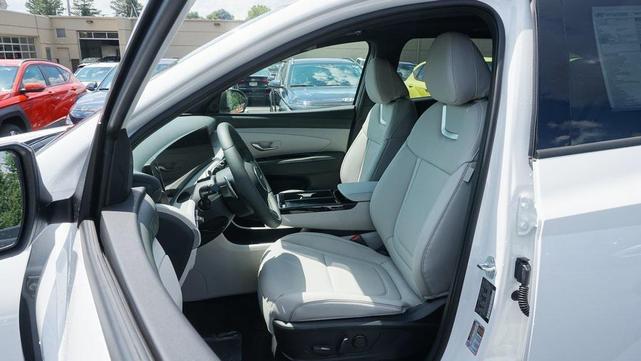 Photo of 2025 White Hyundai TUCSON