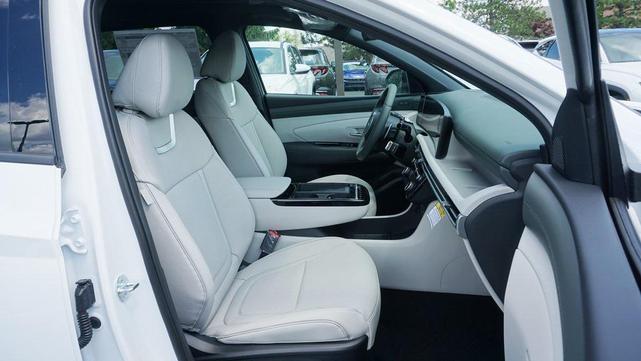 Photo of 2025 White Hyundai TUCSON