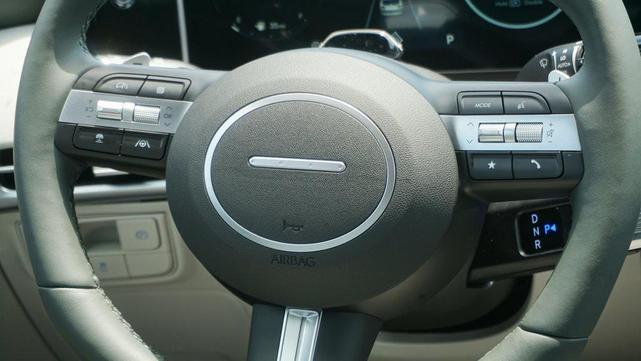 Photo of 2025 White Hyundai TUCSON
