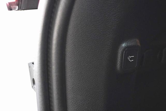 Photo of 2019 Bright White Clearcoat Jeep Cherokee