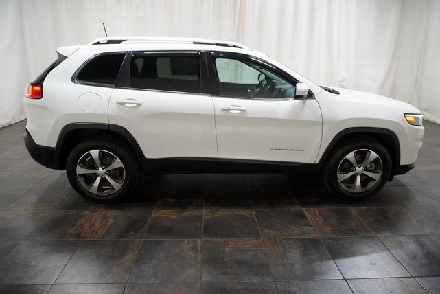 Photo of 2019 Bright White Clearcoat Jeep Cherokee