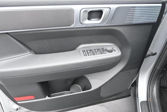 Photo of 2025 Shimmering Silver Pearl Hyundai SANTA FE