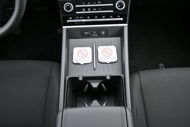 Photo of 2025 Shimmering Silver Pearl Hyundai SANTA FE