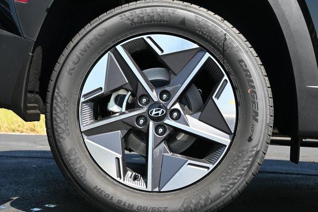 Photo of 2025 Black Hyundai TUCSON