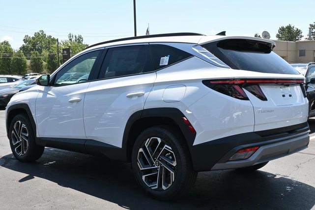 Photo of 2025 White Hyundai TUCSON