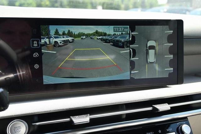 Photo of 2025 White Hyundai TUCSON