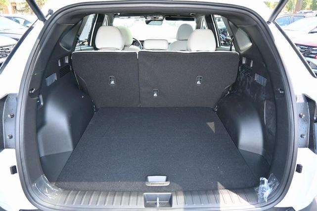 Photo of 2025 White Hyundai TUCSON