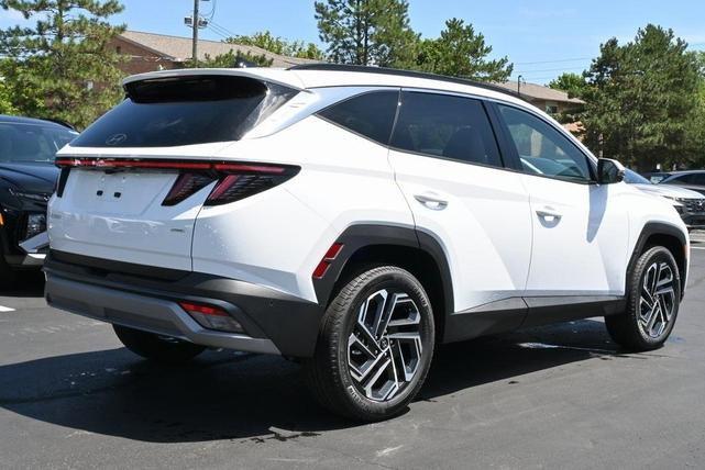 Photo of 2025 White Hyundai TUCSON