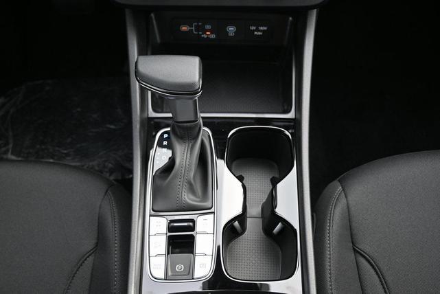 Photo of 2025 White Hyundai TUCSON