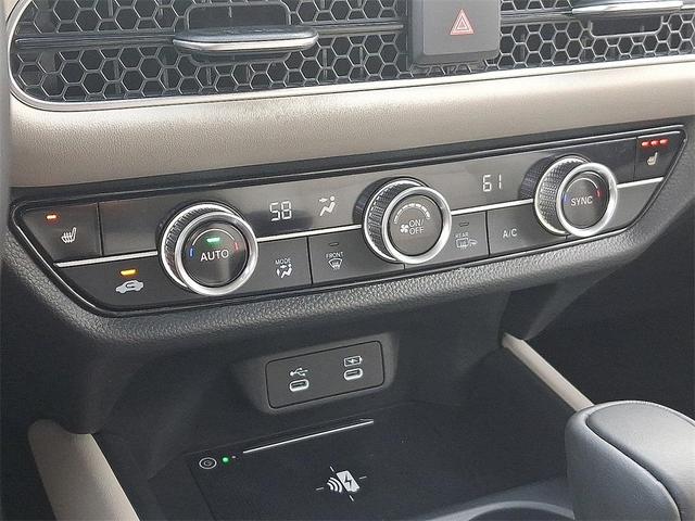 Photo of 2026 Platinum White Pearl Honda HR-V