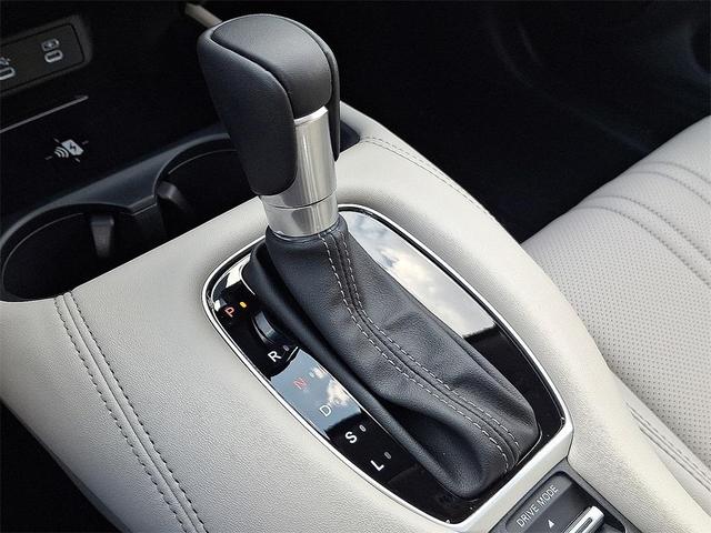 Photo of 2026 Platinum White Pearl Honda HR-V