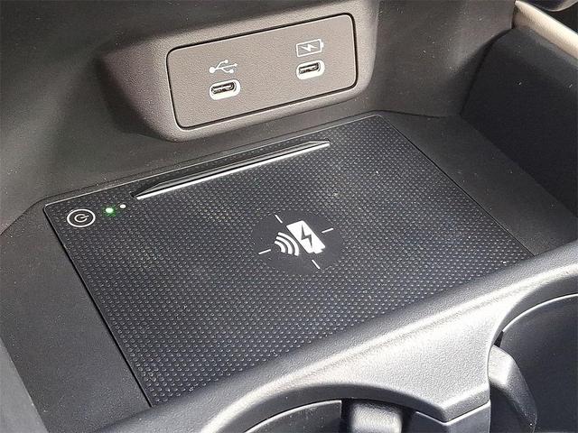 Photo of 2026 Platinum White Pearl Honda HR-V