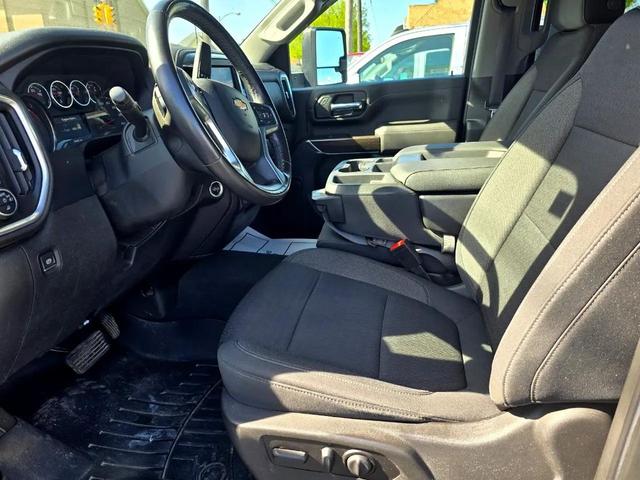 Photo of 2022 White Chevrolet Silverado 2500