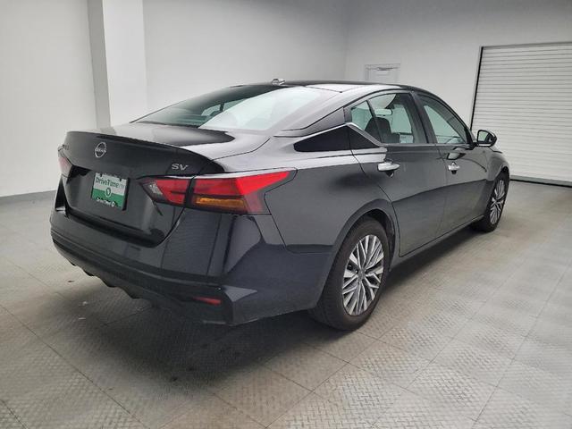 Photo of 2023 Super Black Nissan Altima
