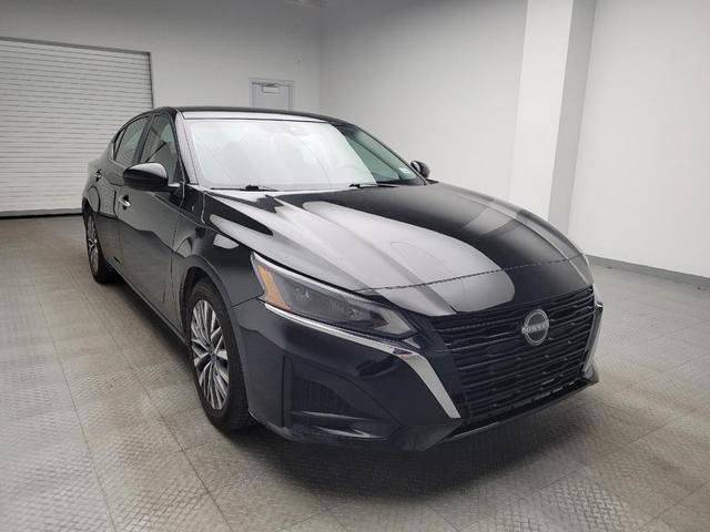 Photo of 2023 Super Black Nissan Altima