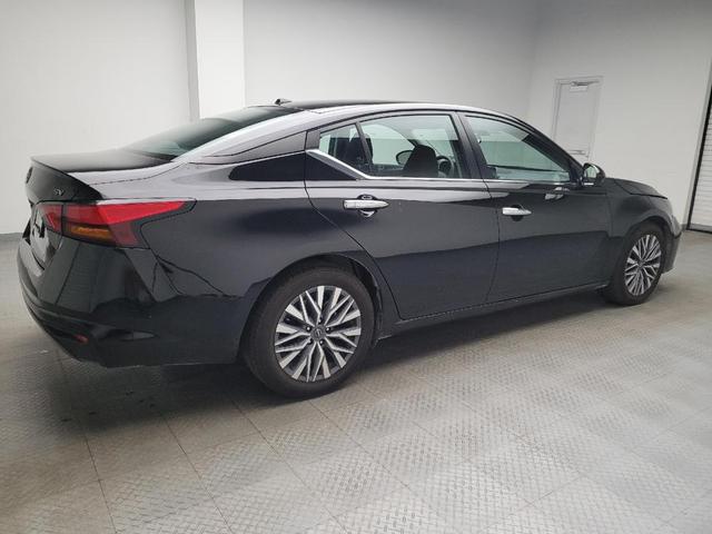 Photo of 2023 Super Black Nissan Altima