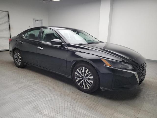 Photo of 2023 Super Black Nissan Altima
