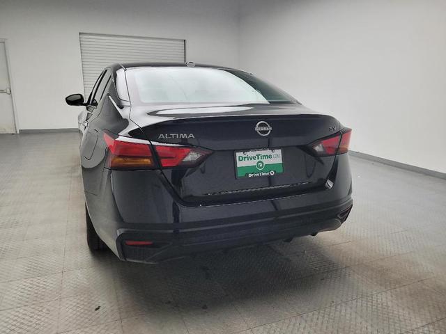 Photo of 2023 Super Black Nissan Altima