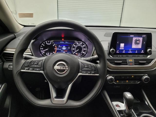 Photo of 2023 Gun Metallic Nissan Altima