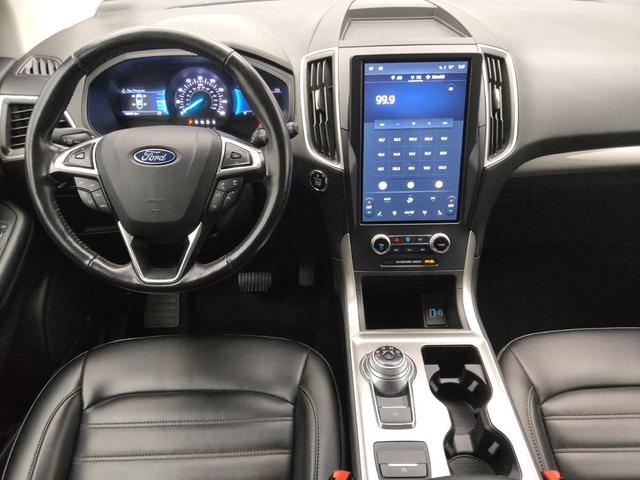 Photo of 2023 Iconic Silver Metallic Ford Edge