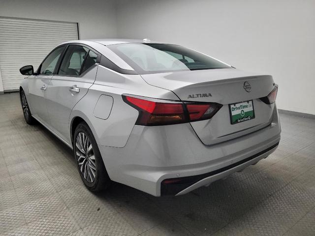 Photo of 2023 Brilliant Silver Metallic Nissan Altima