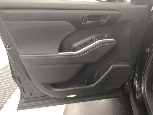 Photo of 2022 Midnight Black Metallic Toyota Highlander