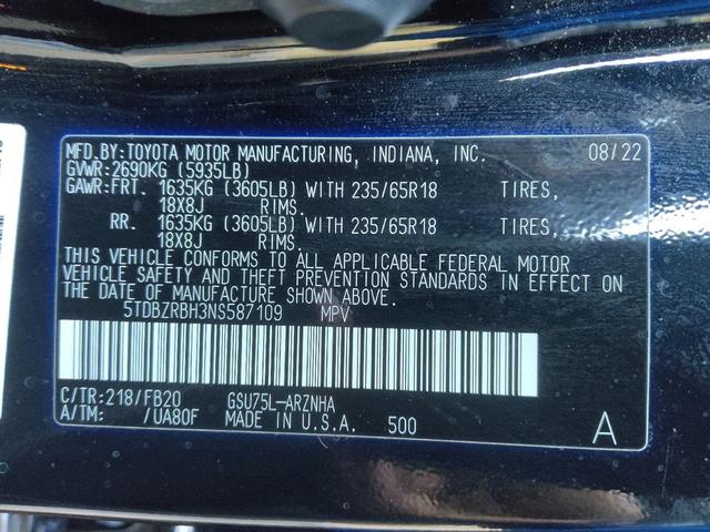 Photo of 2022 Midnight Black Metallic Toyota Highlander