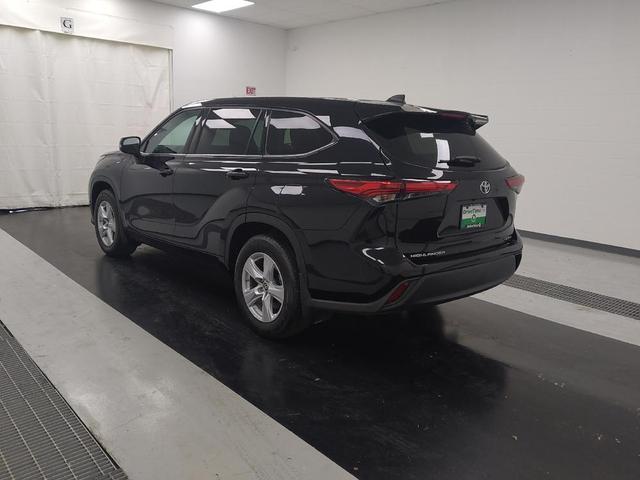 Photo of 2022 Midnight Black Metallic Toyota Highlander