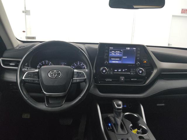 Photo of 2022 Midnight Black Metallic Toyota Highlander