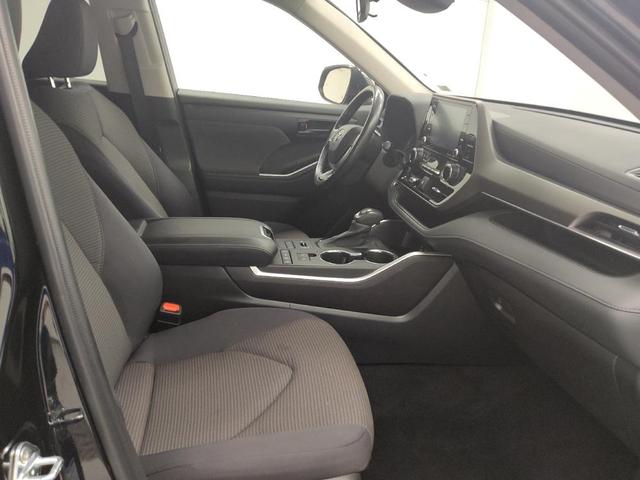 Photo of 2022 Midnight Black Metallic Toyota Highlander