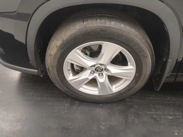 Photo of 2022 Midnight Black Metallic Toyota Highlander