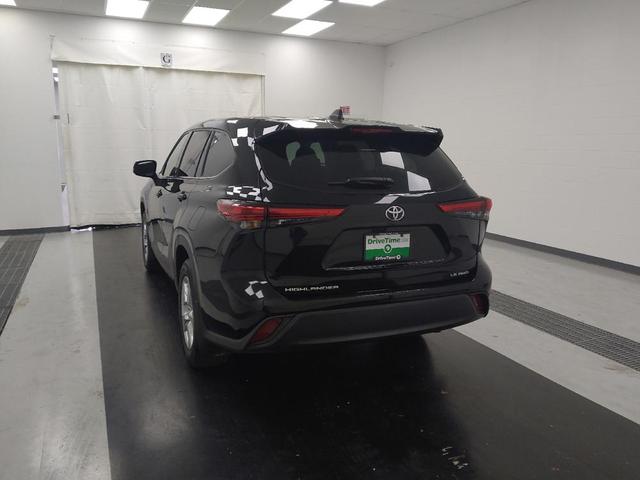Photo of 2022 Midnight Black Metallic Toyota Highlander
