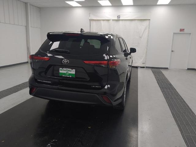 Photo of 2022 Midnight Black Metallic Toyota Highlander