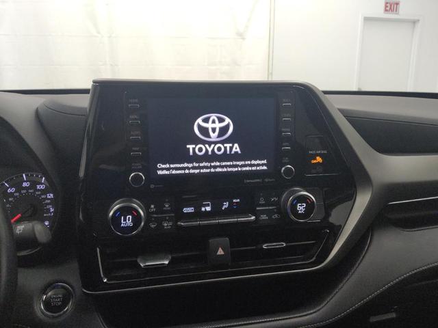Photo of 2022 Midnight Black Metallic Toyota Highlander