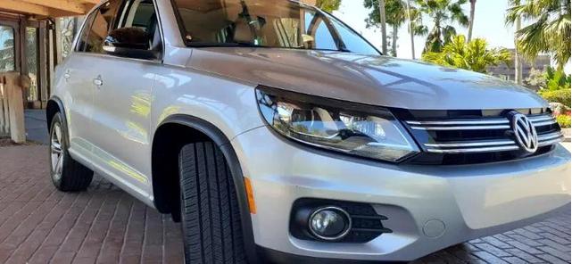 Photo of 2017 Pepper Grey Clearcoat Metallic Volkswagen Tiguan
