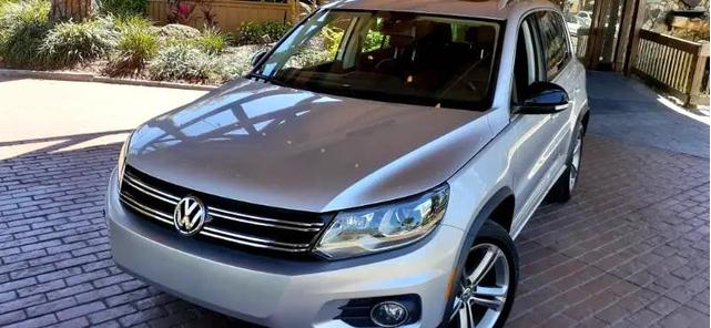 Photo of 2017 Pepper Grey Clearcoat Metallic Volkswagen Tiguan